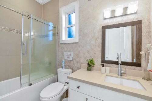 512 23Rd Street W, North Vancouver, BC 