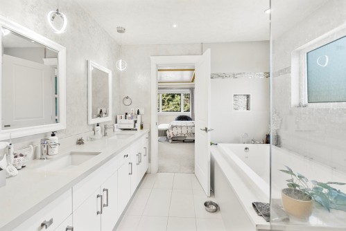 512 23Rd Street W, North Vancouver, BC 