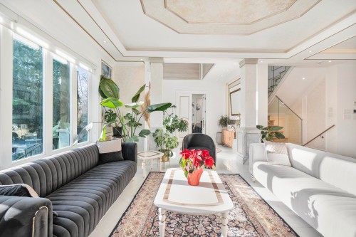 512 23Rd Street W, North Vancouver, BC 