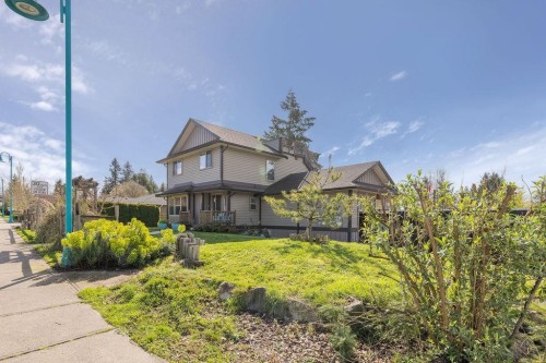 6391 Oracle Road  Sechelt, BC V7Z 0R8