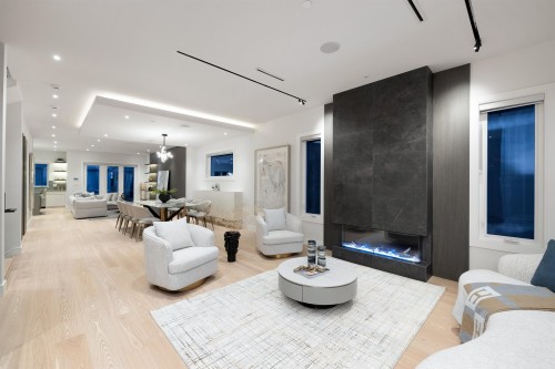 838 14Th Street E, North Vancouver, BC 