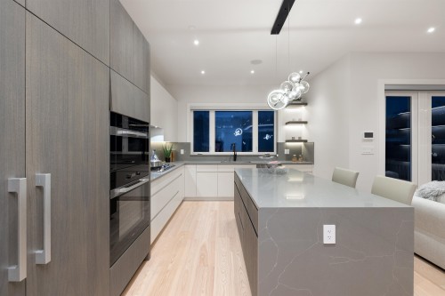 838 14Th Street E, North Vancouver, BC 