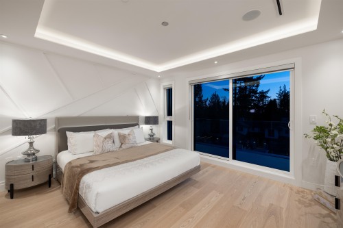 838 14Th Street E, North Vancouver, BC 