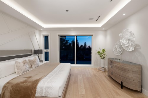 838 14Th Street E, North Vancouver, BC 