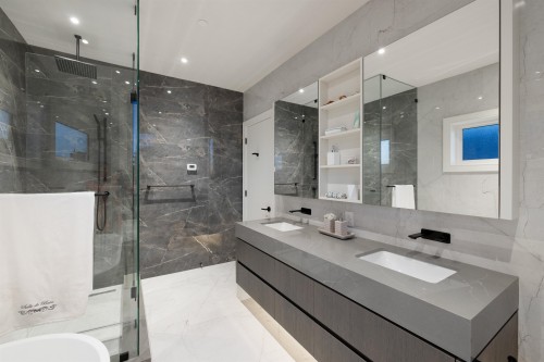 838 14Th Street E, North Vancouver, BC 