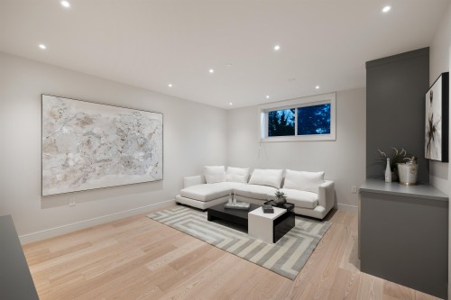 838 14Th Street E, North Vancouver, BC 