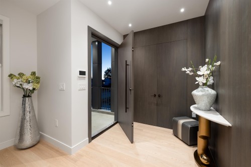 838 14Th Street E, North Vancouver, BC 