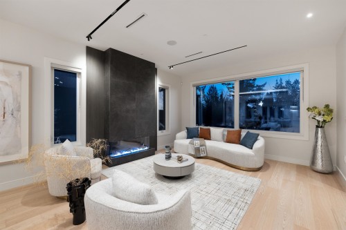 838 14Th Street E, North Vancouver, BC 