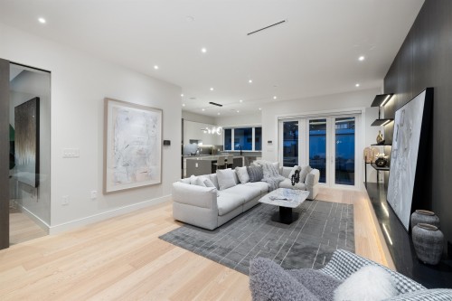 838 14Th Street E, North Vancouver, BC 