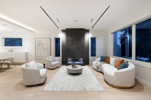 838 14Th Street E, North Vancouver, BC 