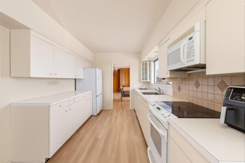 875 Eyremount Drive, West Vancouver, BC 