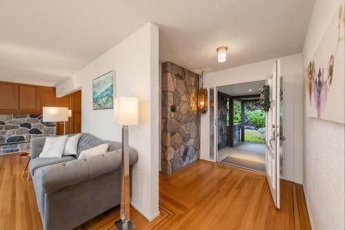 875 Eyremount Drive, West Vancouver, BC 