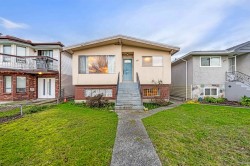 851 50th Avenue E Vancouver, BC V5X 1B6