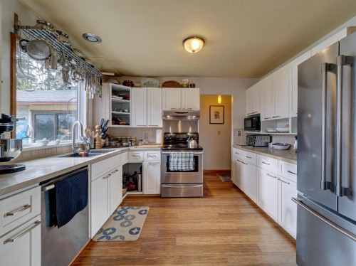 6183 Bligh Road, Sechelt, BC 