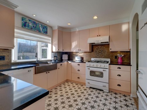 5643 Curtis Place, Sechelt, BC 