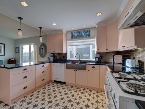 5643 Curtis Place, Sechelt, BC 