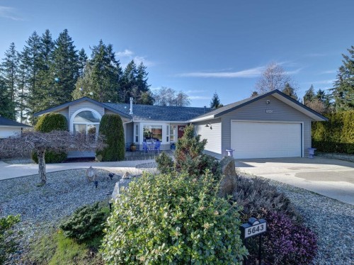 5643 Curtis Place, Sechelt, BC 