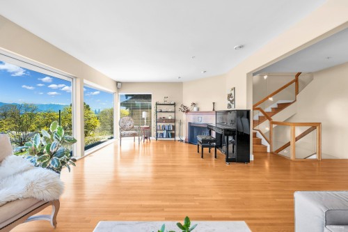 4060 10Th Avenue W, Vancouver, BC 