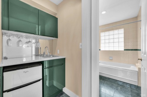 4060 10Th Avenue W, Vancouver, BC 