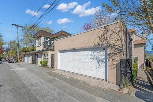 4060 10Th Avenue W, Vancouver, BC 
