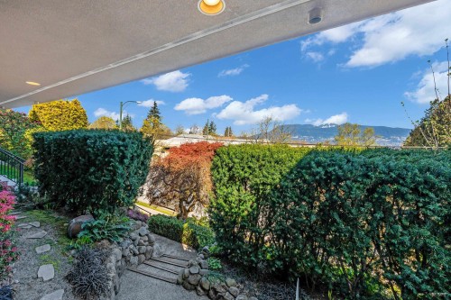 4060 10Th Avenue W, Vancouver, BC 