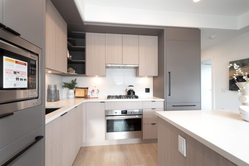 606-2268 Broadway E, Vancouver, BC 