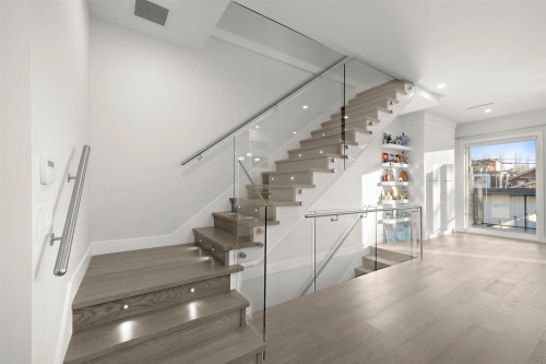 253 18Th Street W, North Vancouver, BC 