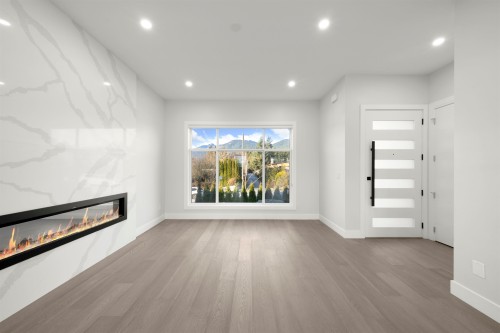 253 18Th Street W, North Vancouver, BC 