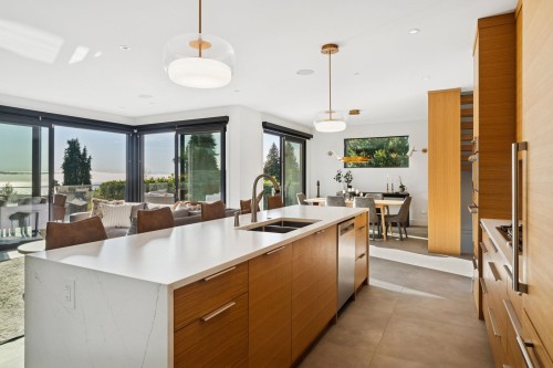 2678 Mathers Avenue, West Vancouver, BC 