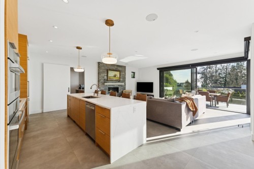 2678 Mathers Avenue, West Vancouver, BC 