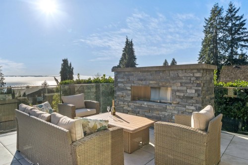 2678 Mathers Avenue, West Vancouver, BC 