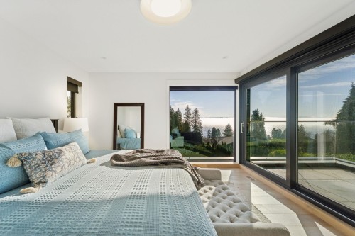 2678 Mathers Avenue, West Vancouver, BC 