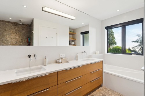 2678 Mathers Avenue, West Vancouver, BC 