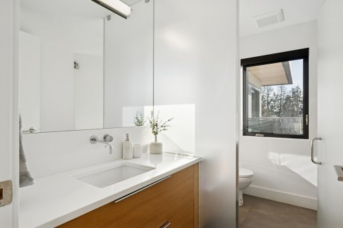 2678 Mathers Avenue, West Vancouver, BC 