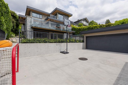 2678 Mathers Avenue, West Vancouver, BC 