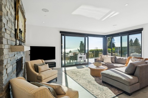 2678 Mathers Avenue, West Vancouver, BC 