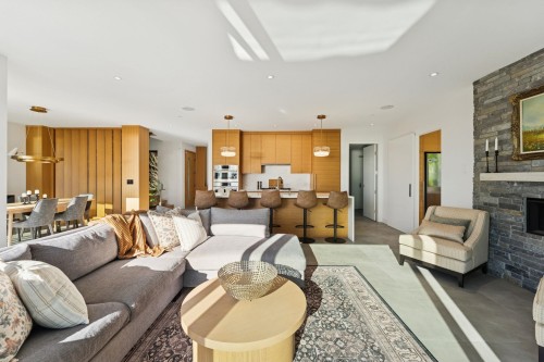 2678 Mathers Avenue, West Vancouver, BC 