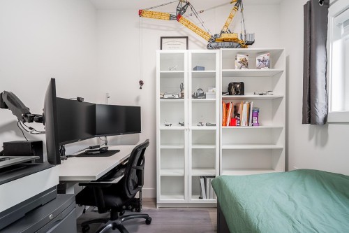 #2-4675 Canada Way, Burnaby, BC 