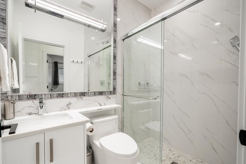 #2-4675 Canada Way, Burnaby, BC 