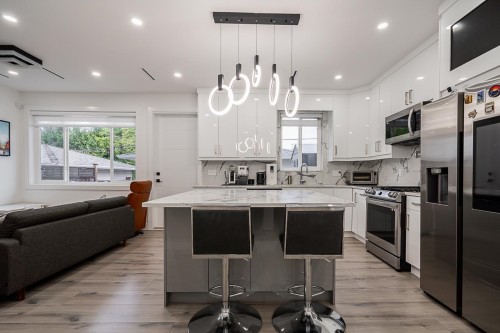 #2-4675 Canada Way, Burnaby, BC 