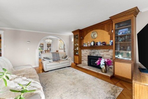 317 Gloucester Court, Coquitlam, BC 