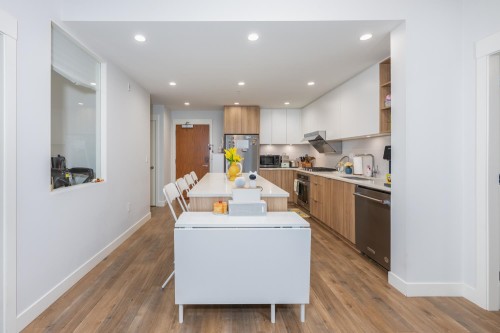 403-750 Dogwood Street, Coquitlam, BC 
