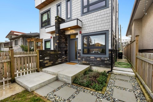 2632 Ward Street, Vancouver, BC 