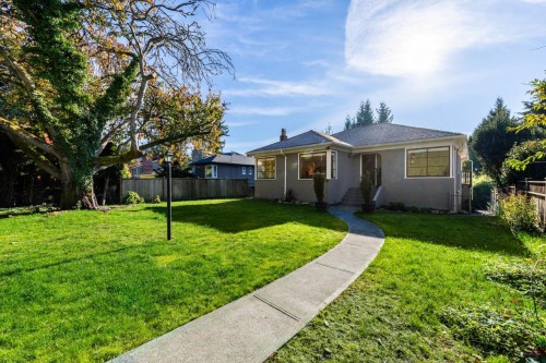 1258 Jefferson Avenue  West Vancouver, BC V7T 2B1