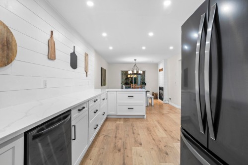 31 Deerwood Place, Port Moody, BC 