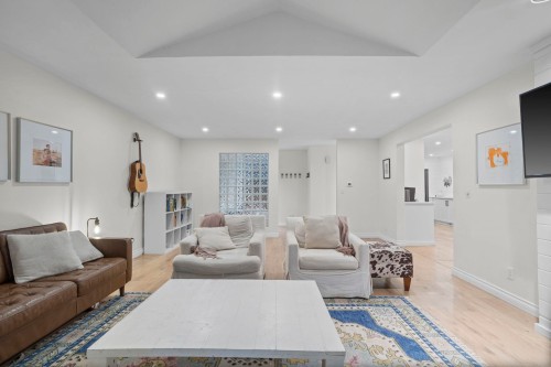 31 Deerwood Place, Port Moody, BC 