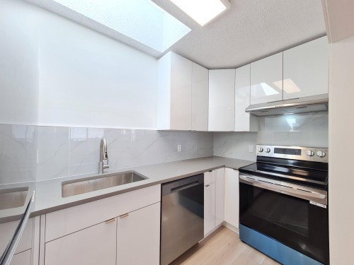 301-8645 Osler Street  Vancouver, BC V6P 4E6