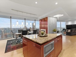 3704-938 Nelson Street  Vancouver, BC V6Z 3A7