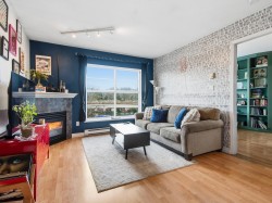 404-1688 8th Avenue E Vancouver, BC V5N 1T5