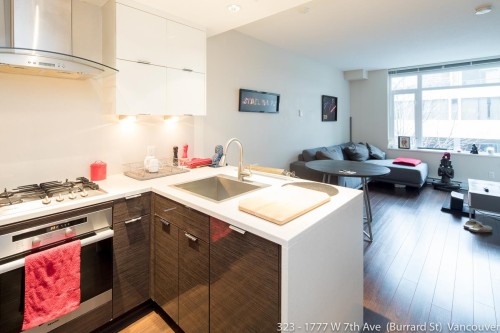 323-1777 7th Avenue W Vancouver, BC V6J 0E5